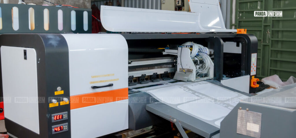 Công nghệ in decal chuyển nhiệt áp dụng cho sản phẩm đồng phục doanh nghiệp tịa Panda Uniform