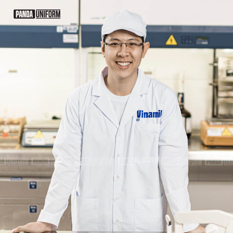 áo đồng phục vinamilk cho nhân viên trang trại màu trắng sạch đẹp