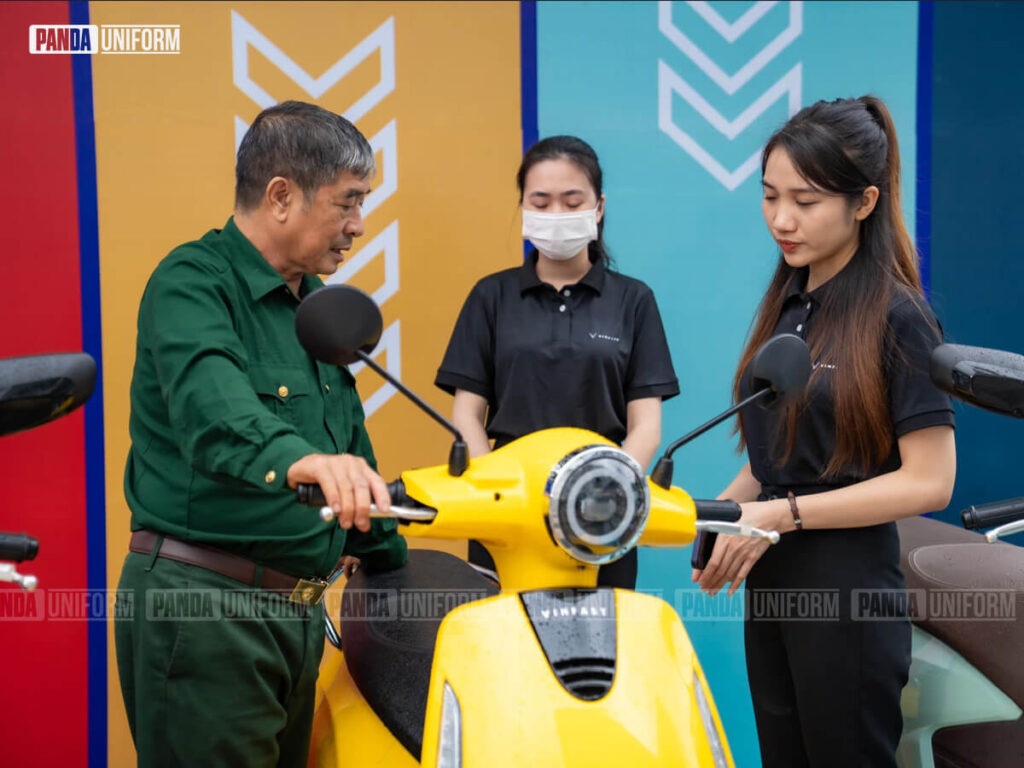 áo polo đồng phục vinfast màu đen chuẩn đẹp cho nhân viên