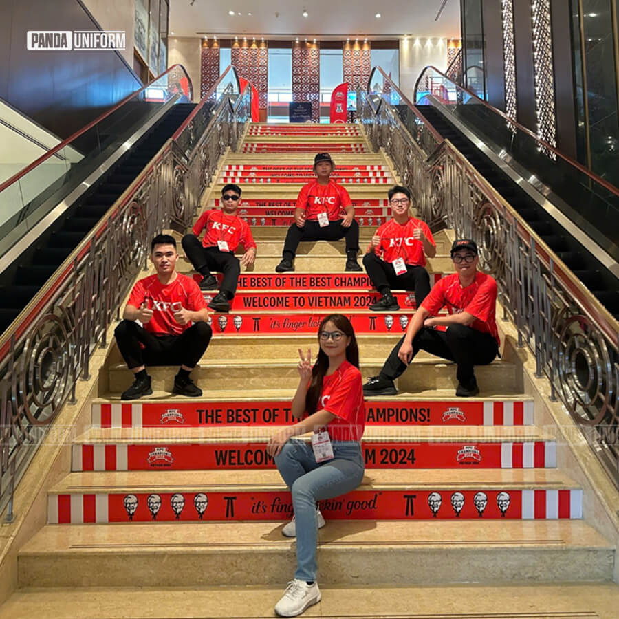áo thun cổ tròn màu đỏ năng động của kfc