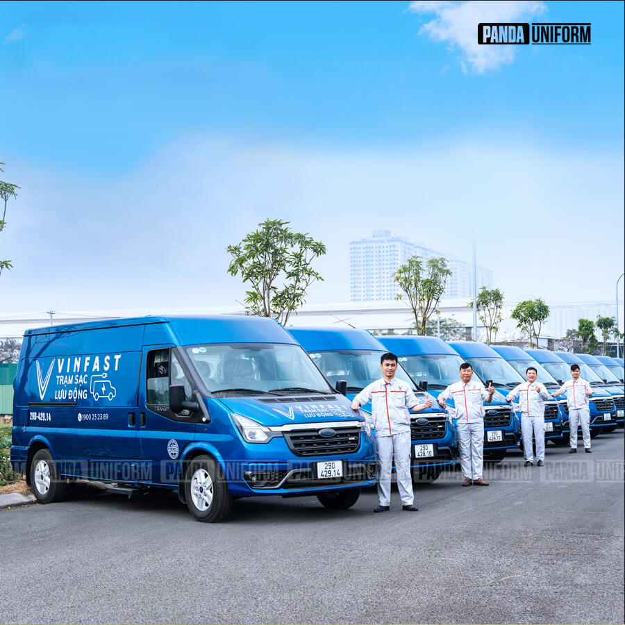 đội ngũ kỹ thuật viên đẹp chuyên nghiệp trong mẫu áo đồng phục vinfast