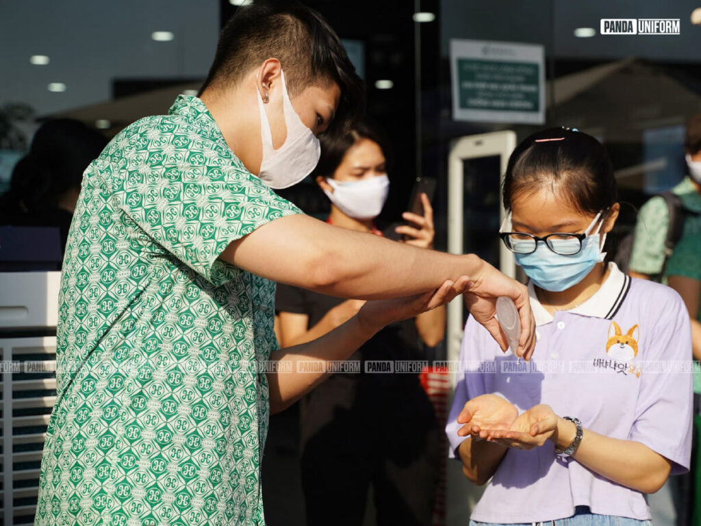 đồng phục đội ngũ nhân viên của hasaki