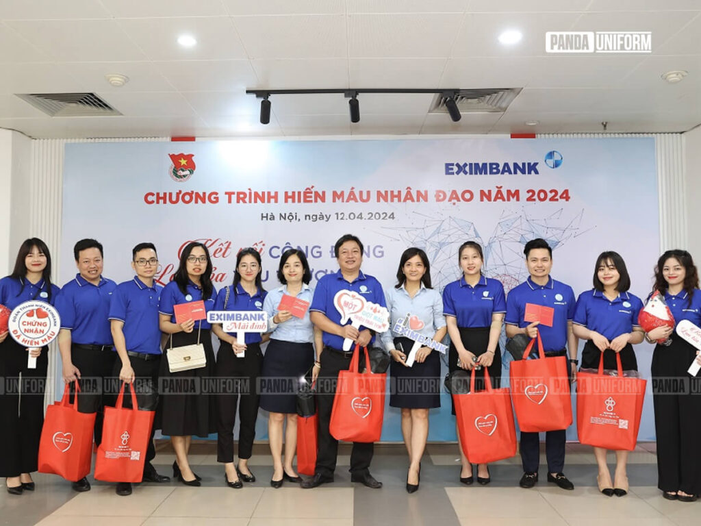 đồng phục polo xanh của ngân hàng eximbank