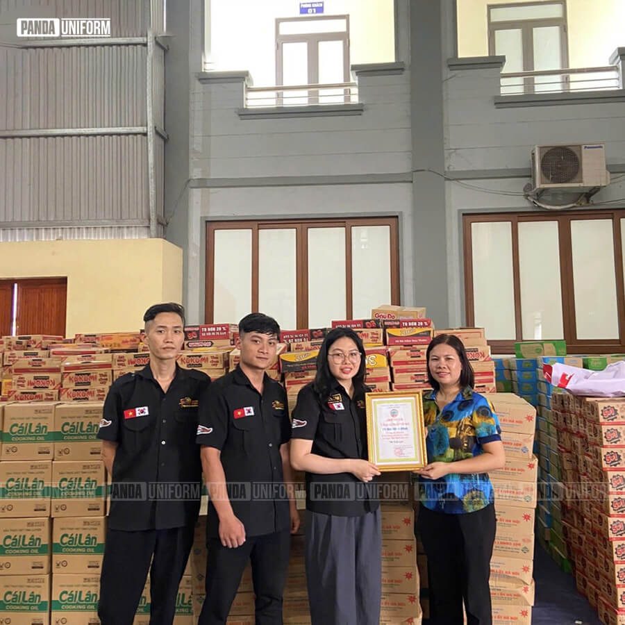 đồng phục sơ mi đen chuyên nghiệp, chỉn chu của dookki
