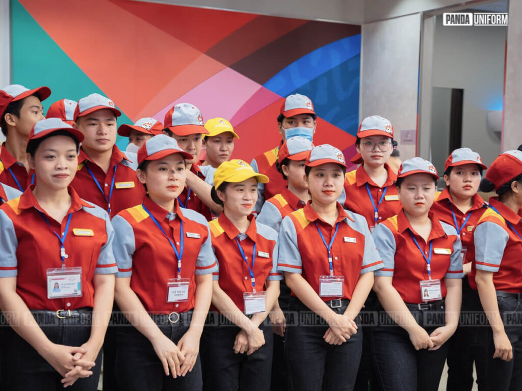 đồng phục sơ mi đỏ phối xám của jollibee
