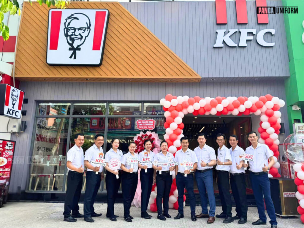 đồng phục sơ mi trắng đẹp chỉn chu của kfc