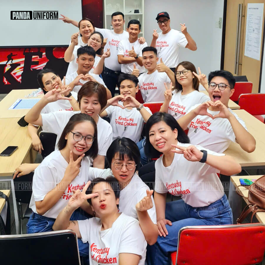 mẫu đồng phục áo thun trắng cổ tròn của kfc