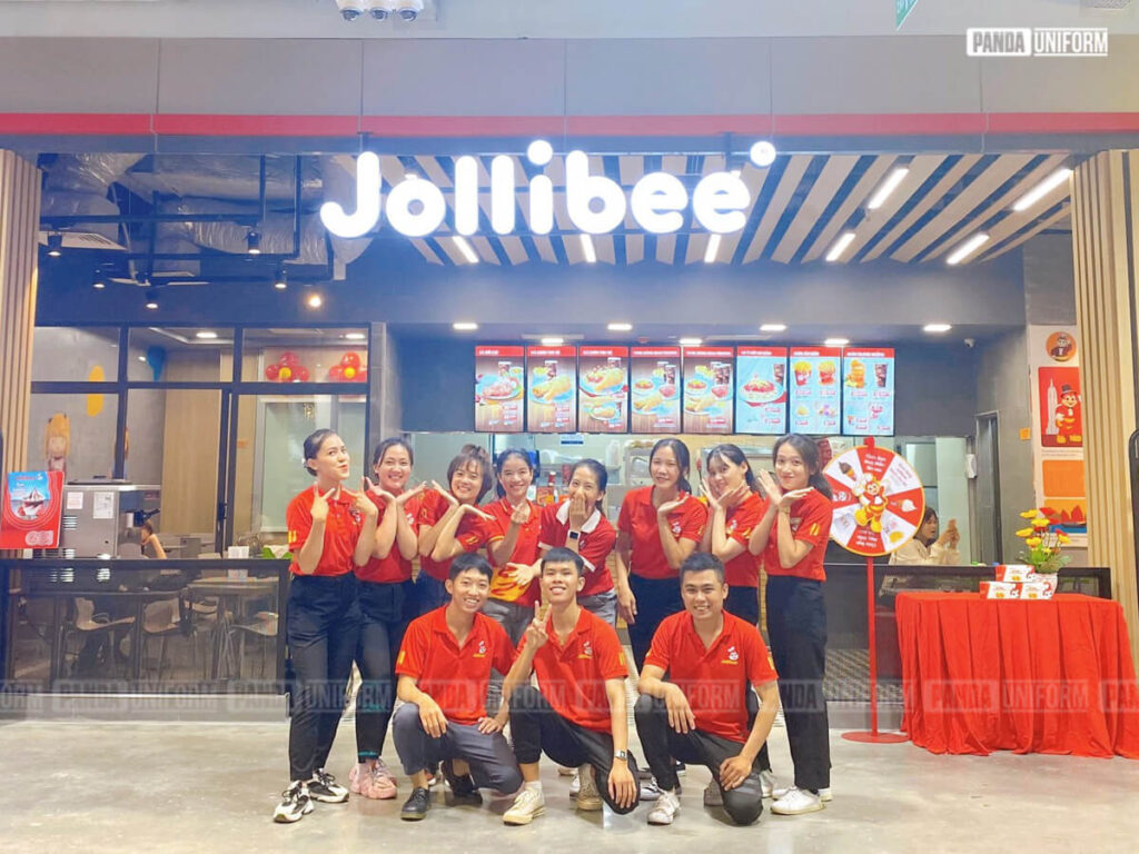 mẫu đồng phục của jollibee thiết kế polo đỏ nổi bật