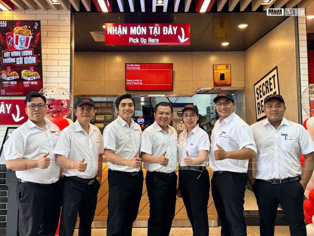 mẫu đồng phục sơ mi trắng của kfc lịch sự, chỉn chu