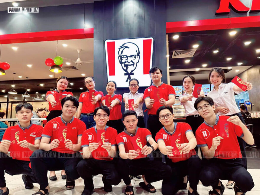 mẫu polo đỏ nổi bật - đồng phục của kfc
