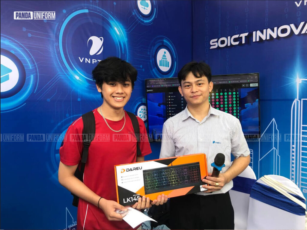 mẫu sơ mi đồng phục với họa tiết kẻ sọc của vnpt