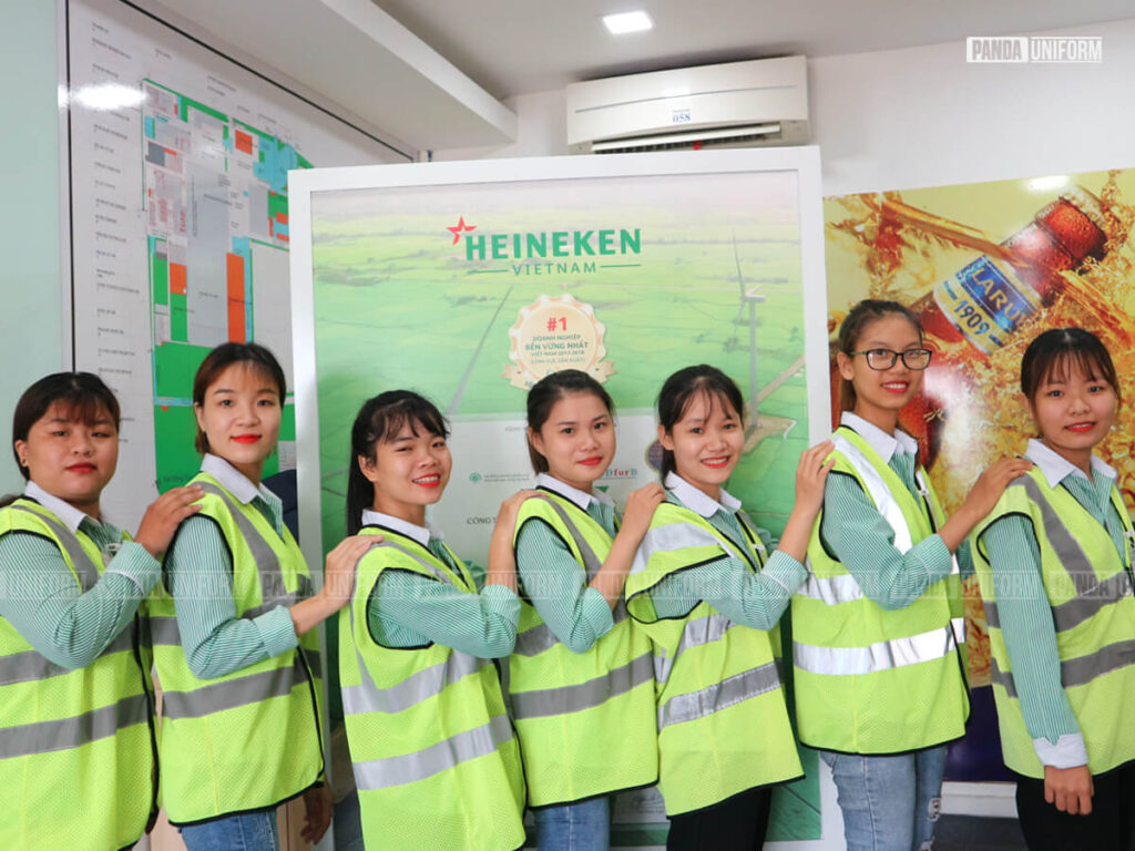 thiết kế áo bảo hộ lao động đồng phục heineken an toàn, tiện lợi