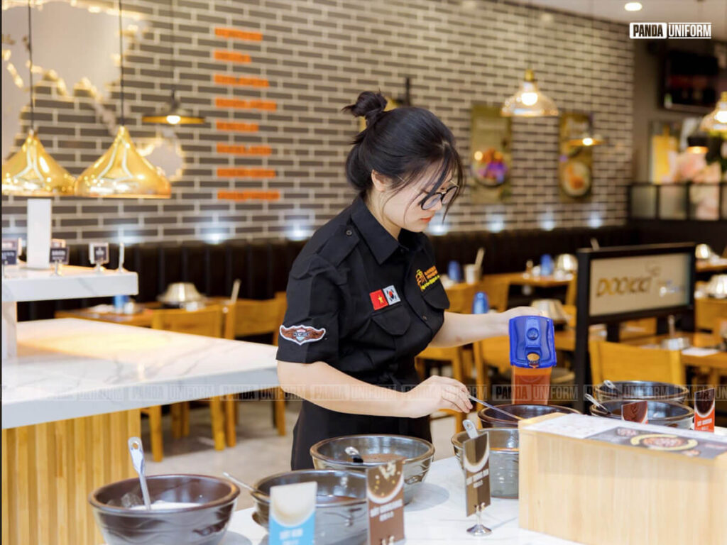 thiết kế đồng phục dookki sơ mi đen dành cho quản lý, giám sát viên