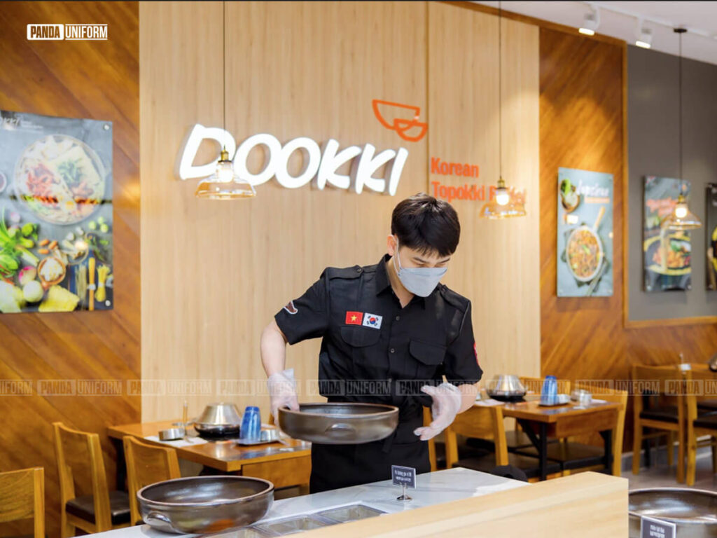 thiết kế hình in logo trên đồng phục của dookki