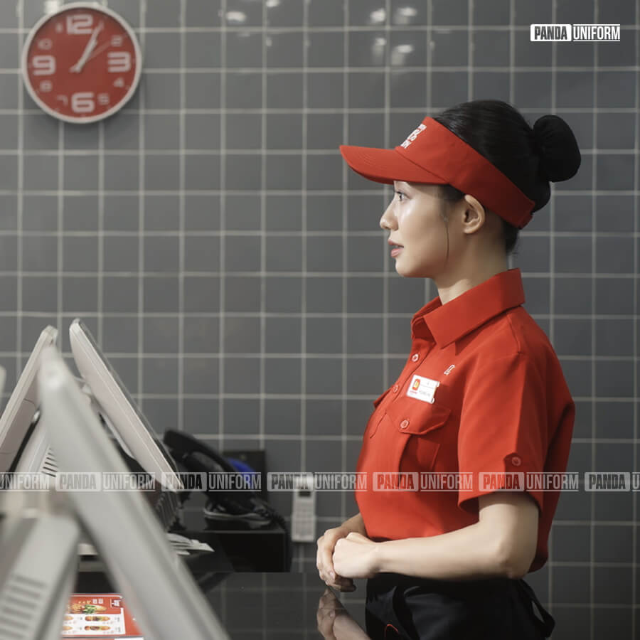 chỉn chu mẫu đồng phục sơ mi đỏ của lotteria