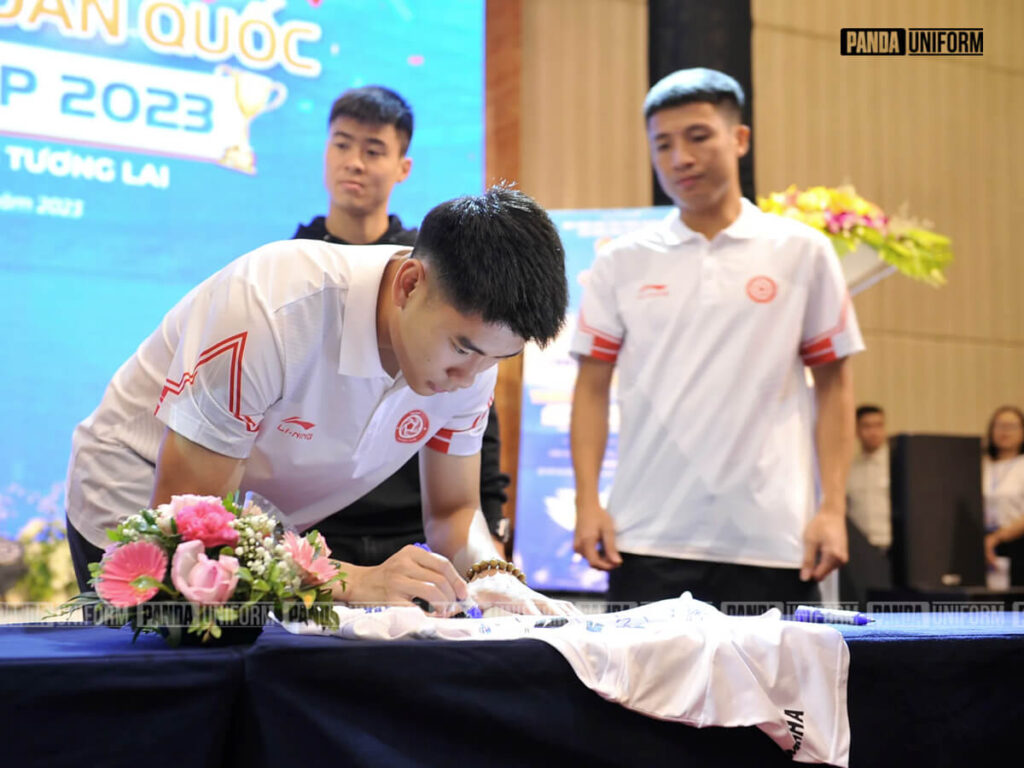 mẫu áo polo trắng của yamaha đẹp tinh tế