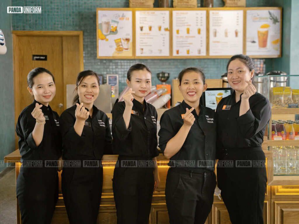 Sơ mi đen đồng phục The Coffee House chỉn chu, chuyên nghiệp