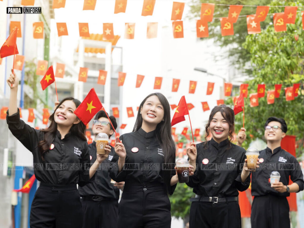 Sơ mi đen đồng phục thương hiệu The Coffee House