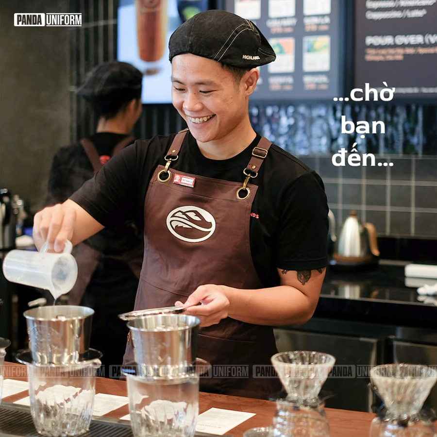 Tạp dề cả thân của Highlands với tone màu nâu