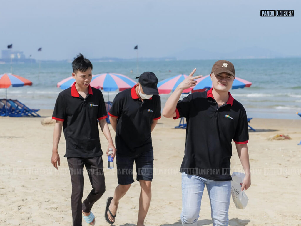 áo đồng phục của fpt shop năng động hiện đại