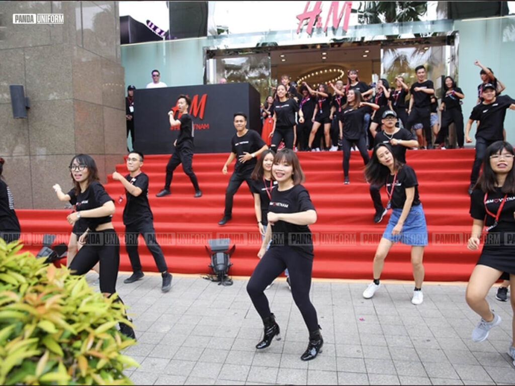 Đồng phục H&M được sử dụng trong đa dạng các hoat động