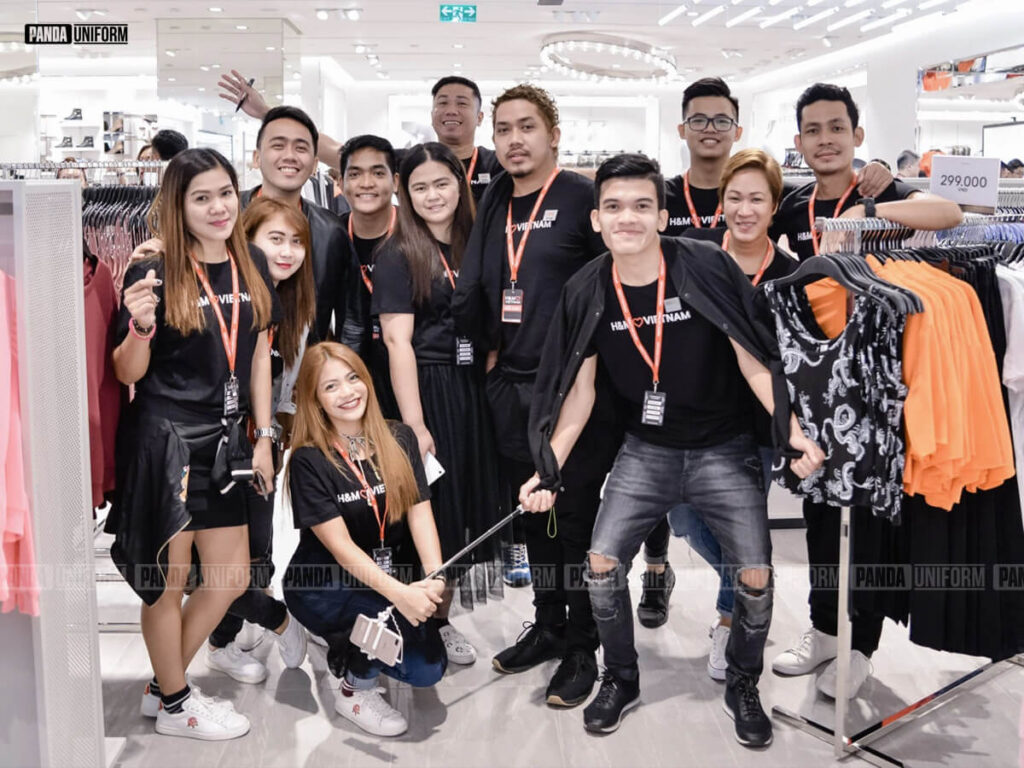Đồng phục H&M thể hiện đặc trưng văn hoa thương hiệu