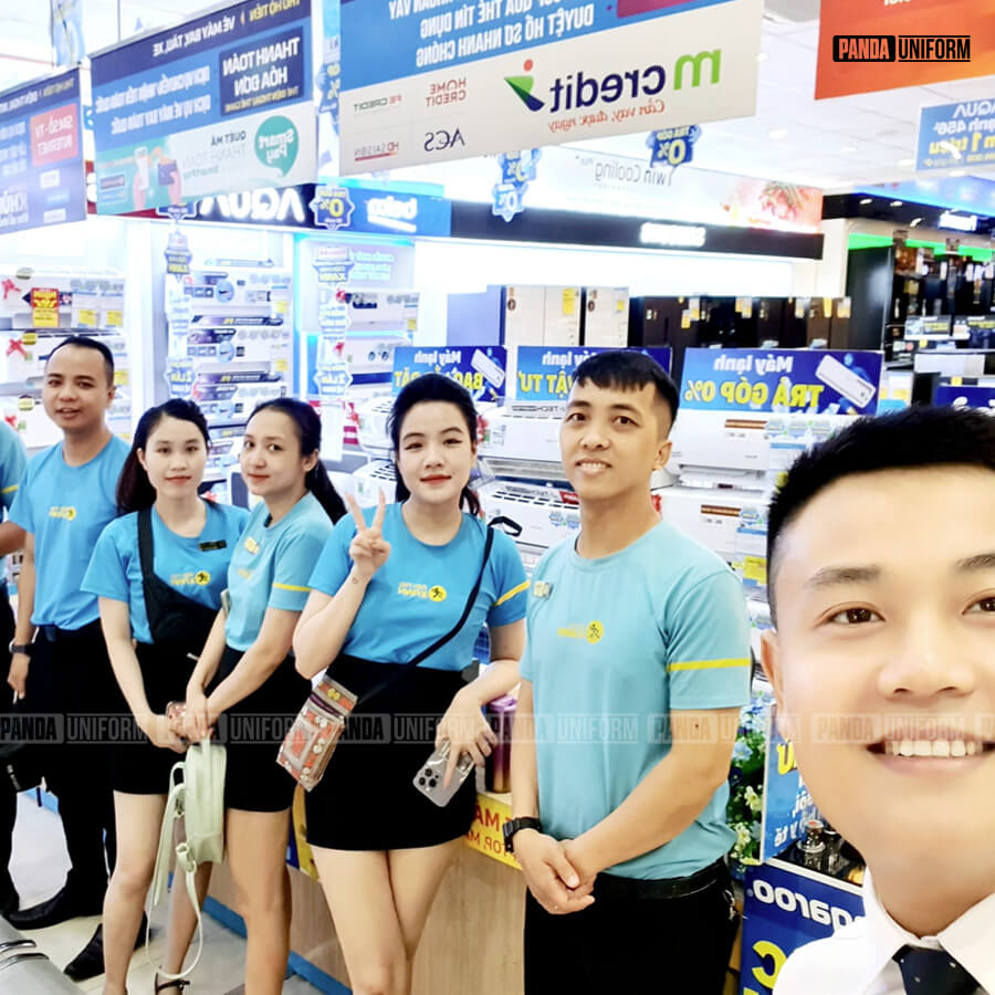 Đồng phục nhân viên tư vấn tại cửa hàng Điện máy xanh