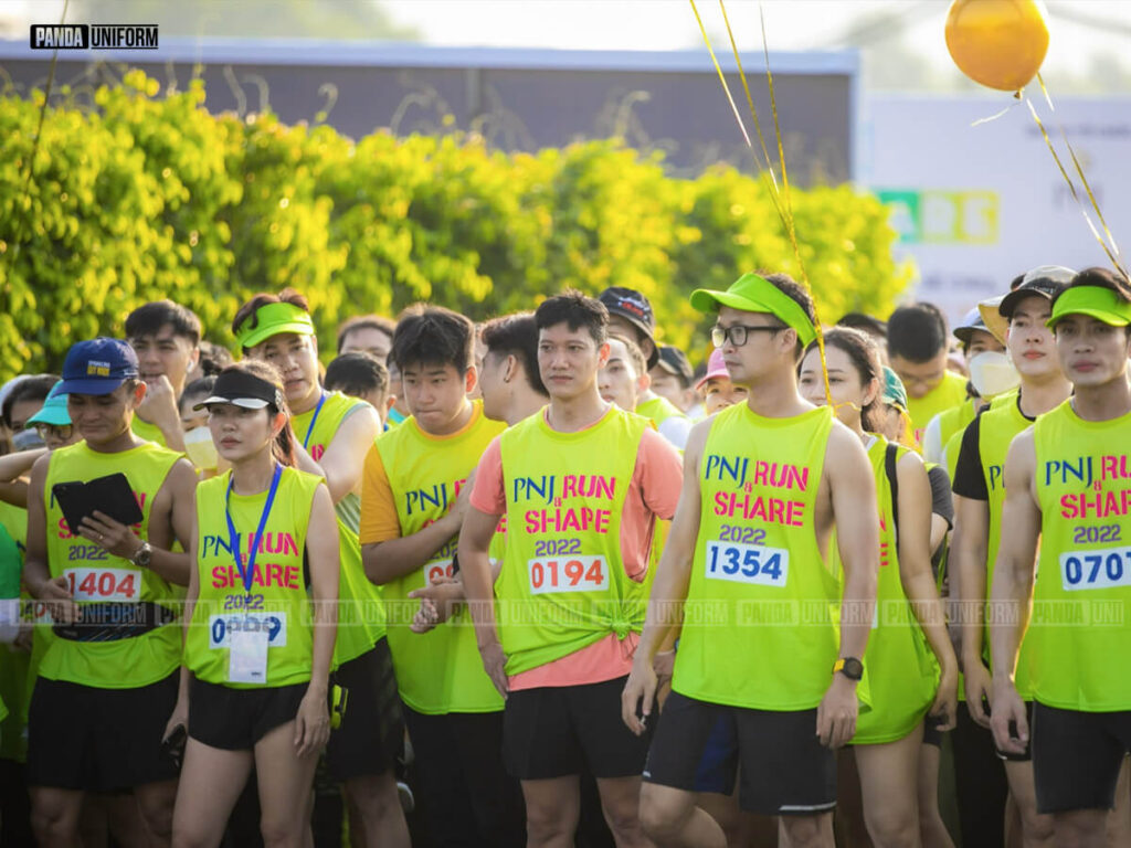 mẫu đồng phục giải chạy pnj màu xanh