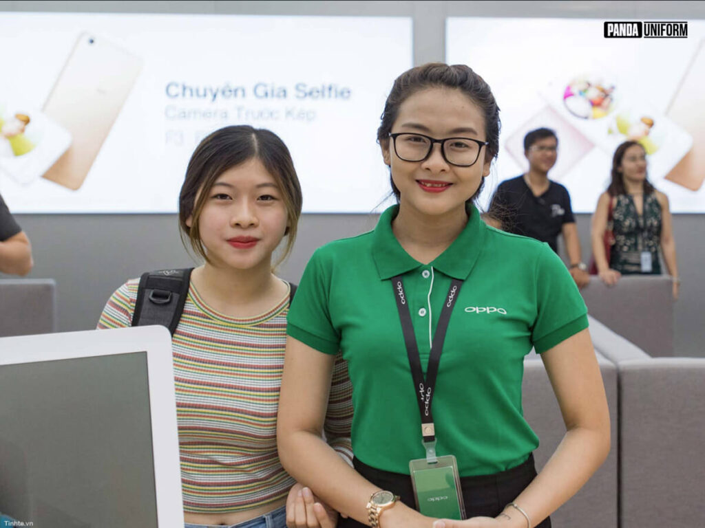 Áo đồng phục Oppo màu xanh lá dành cho nhân viên bán hàng