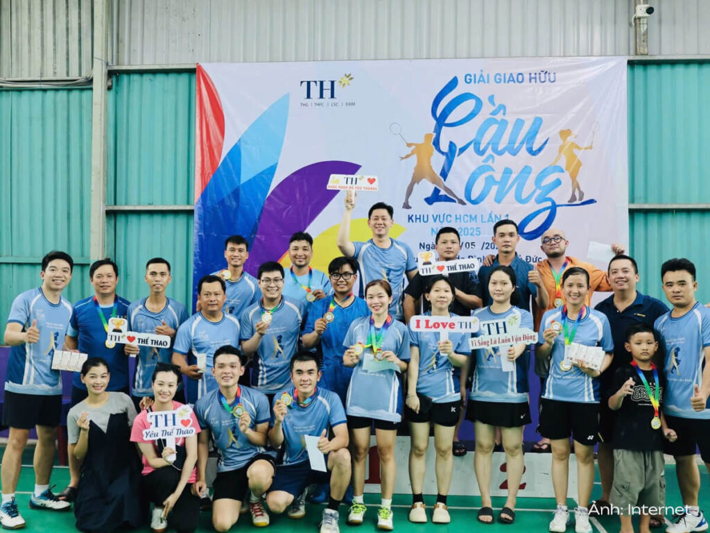 Áo thun đồng phục TH True Milk cho giải giao hữu cầu lông