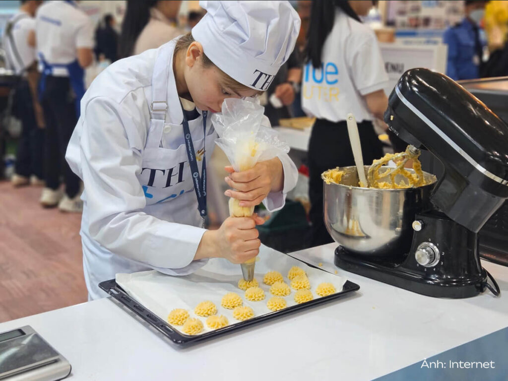 Đồng phục bếp TH True Milk