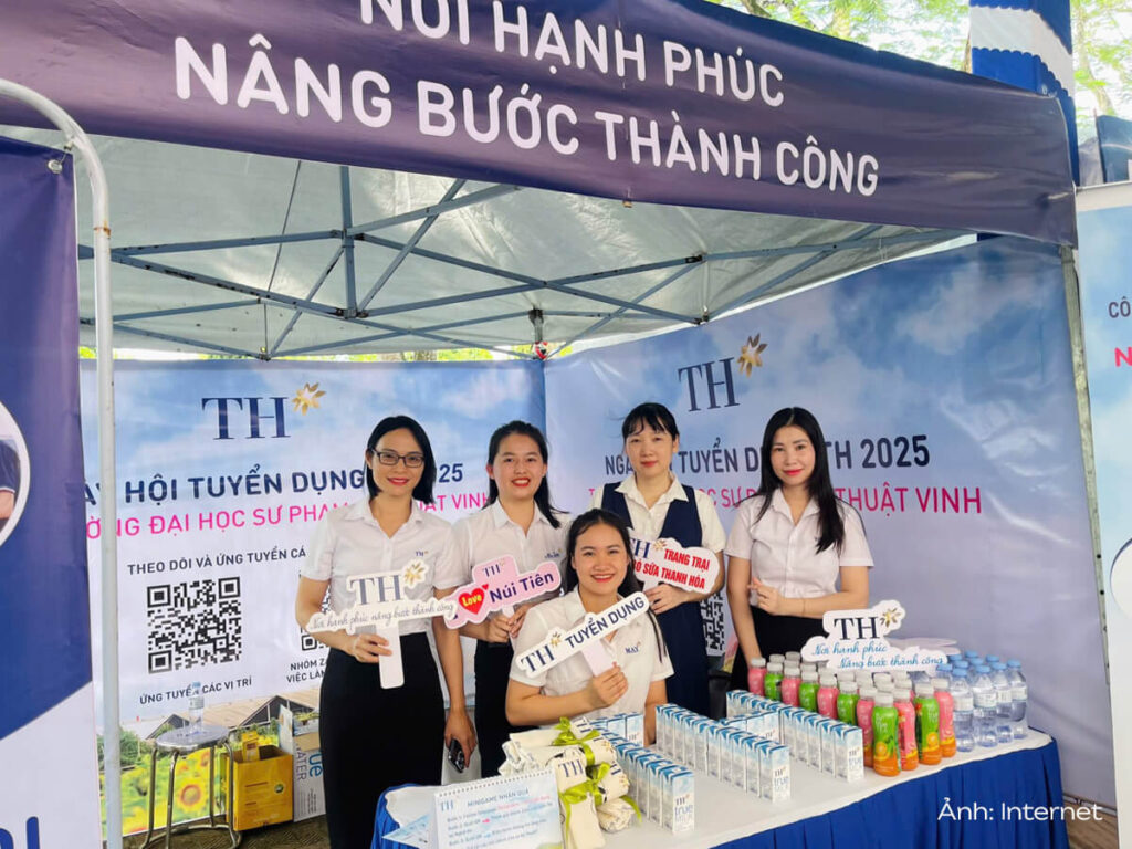 Áo sơ mi TH True Milk trong sự kiện ngày hội tuyển dụng 2025