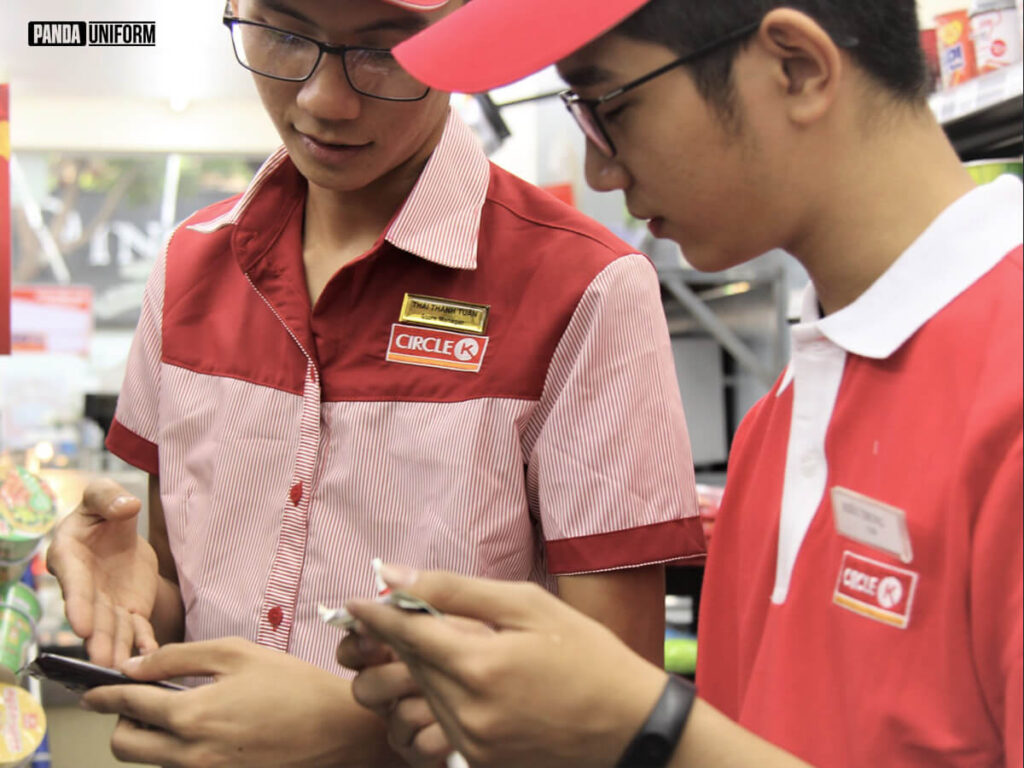 Áo sơ mi đồng phục Circle K (bên trái)