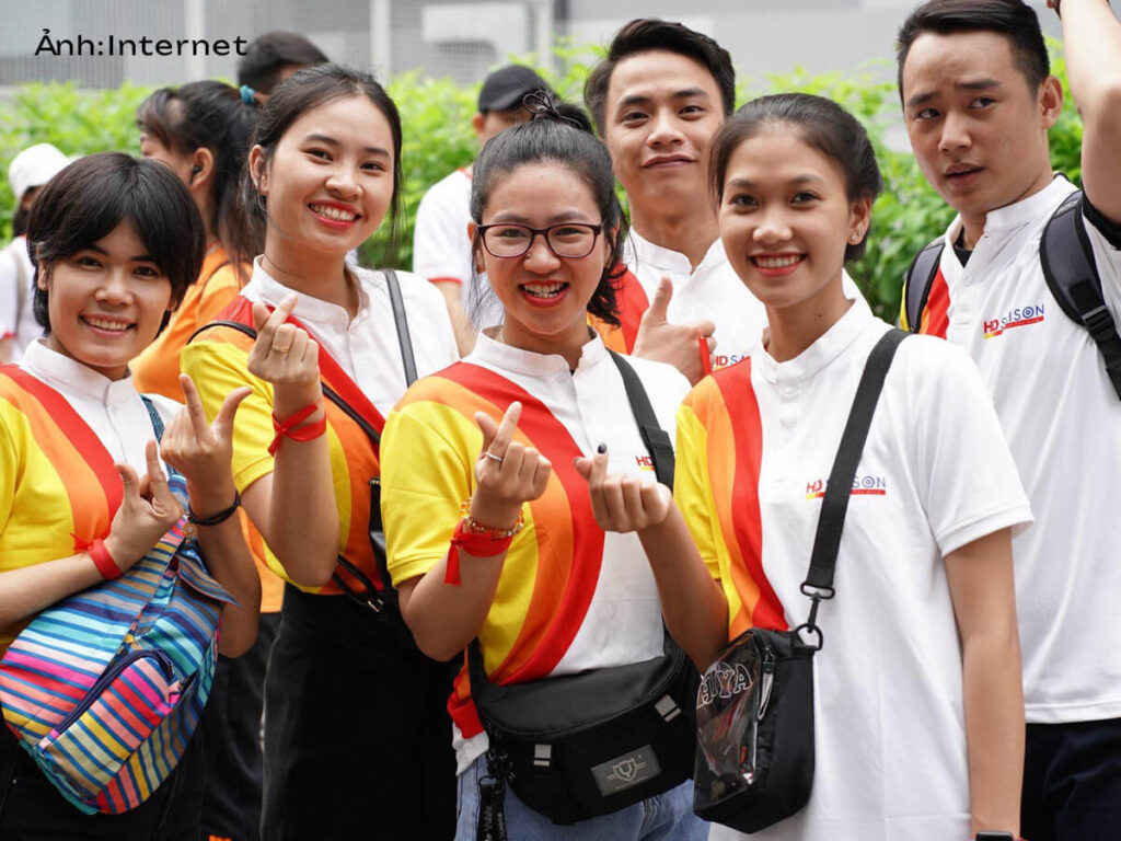 Áo thun đồng phục HD Saison phối màu đẹp mắt