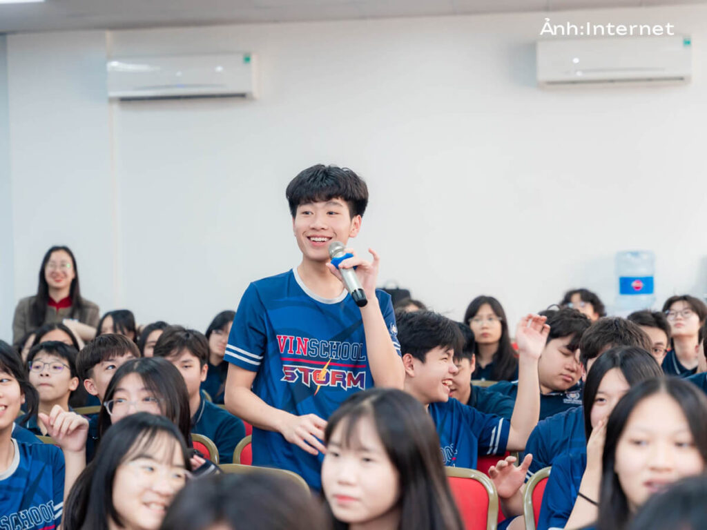 Áo thun Vinschool Storm màu xanh dương đậm