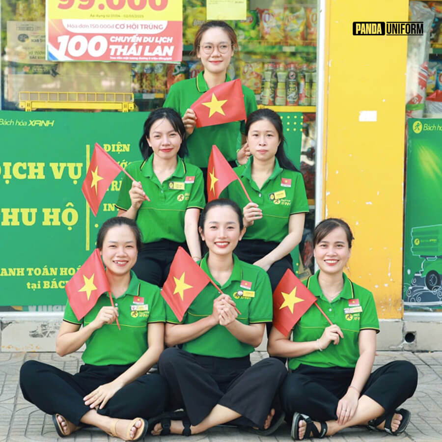 Đồng phục nhân viên Bách hóa Xanh phối quần tây sẫm màu