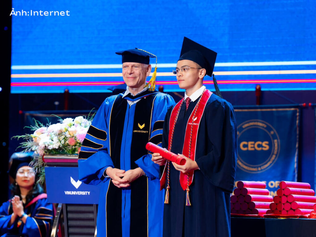 Đồng phục lễ phục tốt nghiệp VinUniversity cho giảng viên và sinh viên