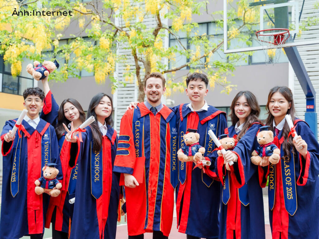 Đồng phục lễ phục tốt nghiệp Vinschool cho giáo viên và học sinh trung học