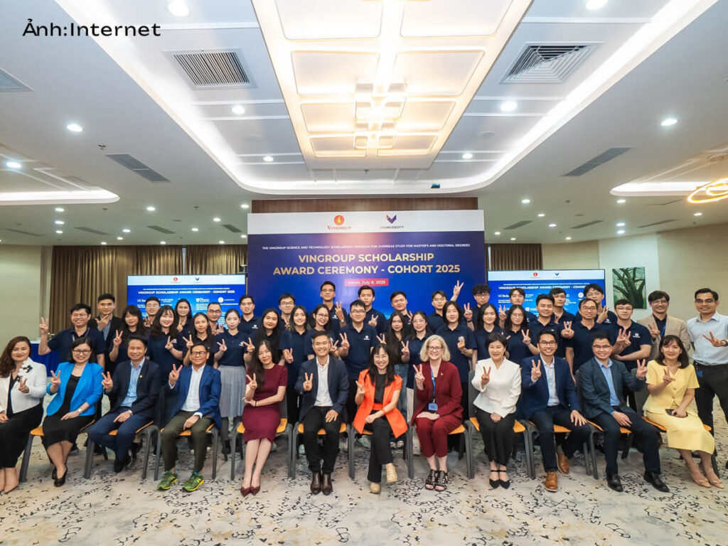 Đồng phục Vingroup đóng vai trò quan trọng trong bộ nhận diện thương hiệu