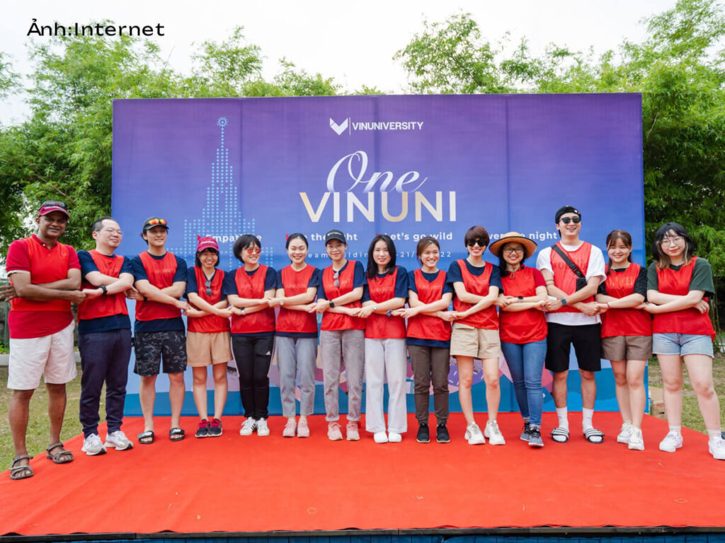 Công nghệ in pet trên áo đồng phục Vingroup (Áo thun VinUni)
