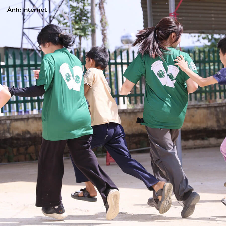 Starbuck Partner cùng các em nhỏ