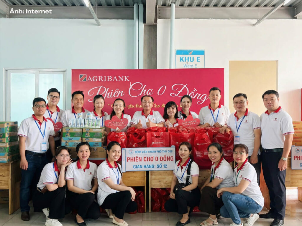 Áo polo trắng phối cổ đỏ đồng phục Agribank