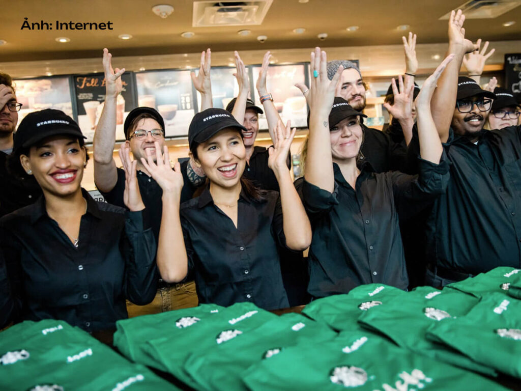 Áo sơ mi đen đồng phục Starbucks