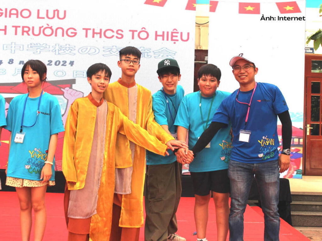 Hai màu áo Yazaki Summer Camp