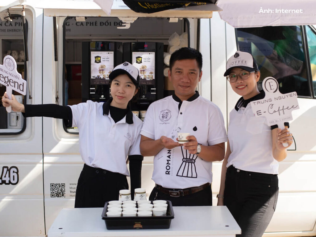 Đồng phục Trung Nguyên Legend: Tiên phong đồng phục theo chủ nghĩa tối giản