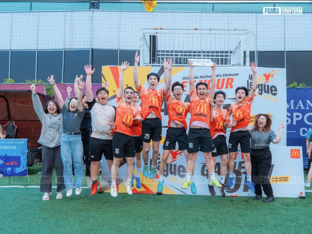 Đồng phục giải bóng đá của McDonald’s đậm chất thương hiệu