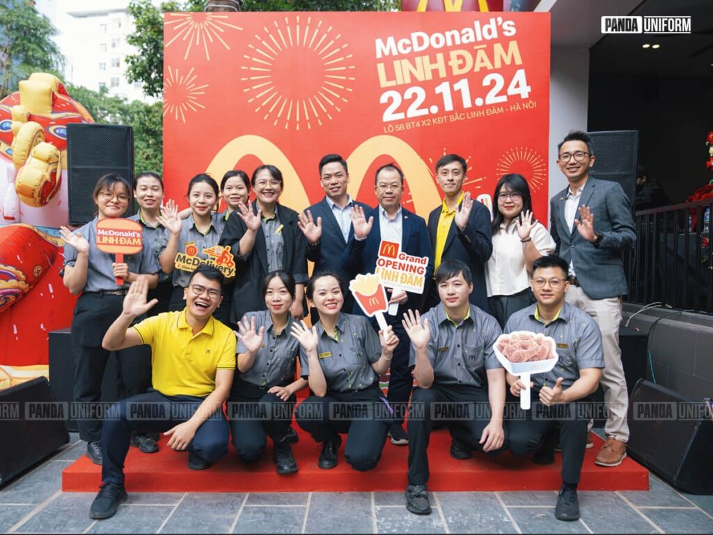 Mẫu sơ mi xám đồng phục McDonald’s cho đội bếp, hậu cần & giám sát viên