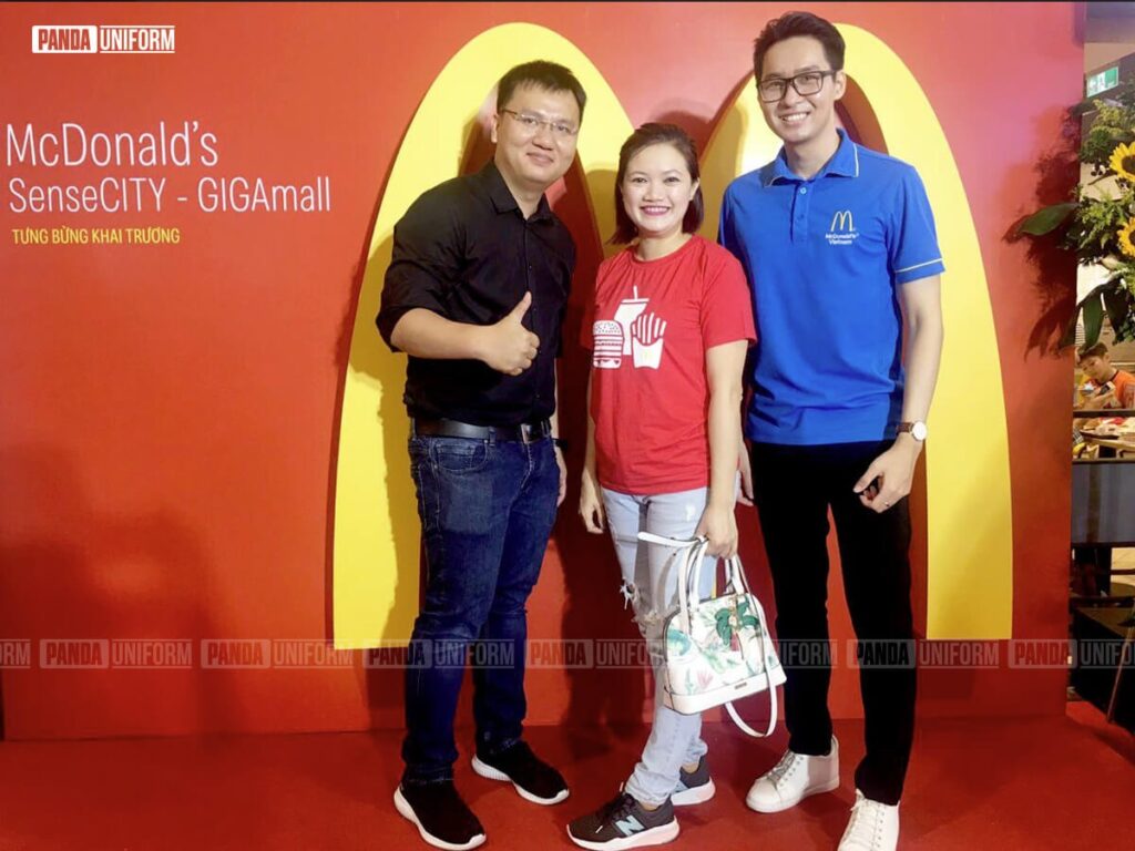 Đồng phục polo xanh đẹp thân thiện của McDonald’s