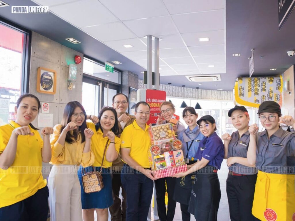 Mẫu đồng phục McDonald’s thiết kế thẩm mỹ