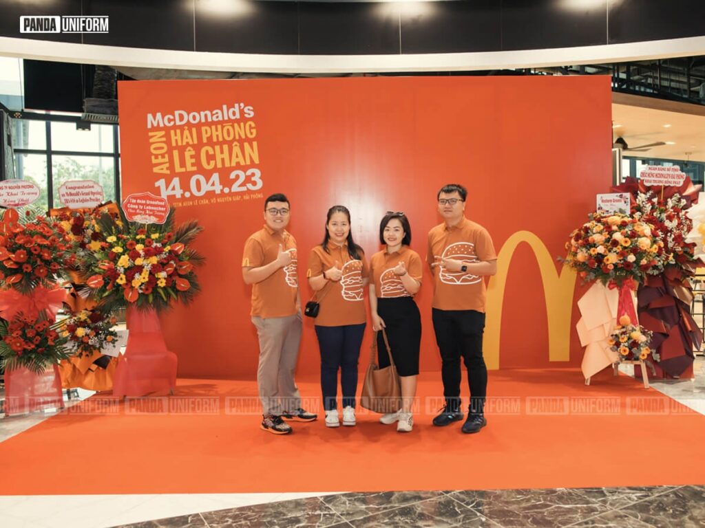 Mẫu polo đồng phục phối họa tiết ấn tượng của McDonald’s